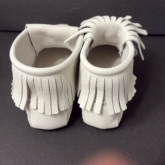 Free People x Manitobah Mukluks Paddle Moccasin - Picture 4 of 9